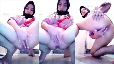 Gadis Cantik Berjilbab Colmek Sendirian Bikin Sange
